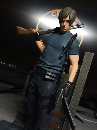 Leon Kennedy Fan Art Figurine - Resident Evil 4