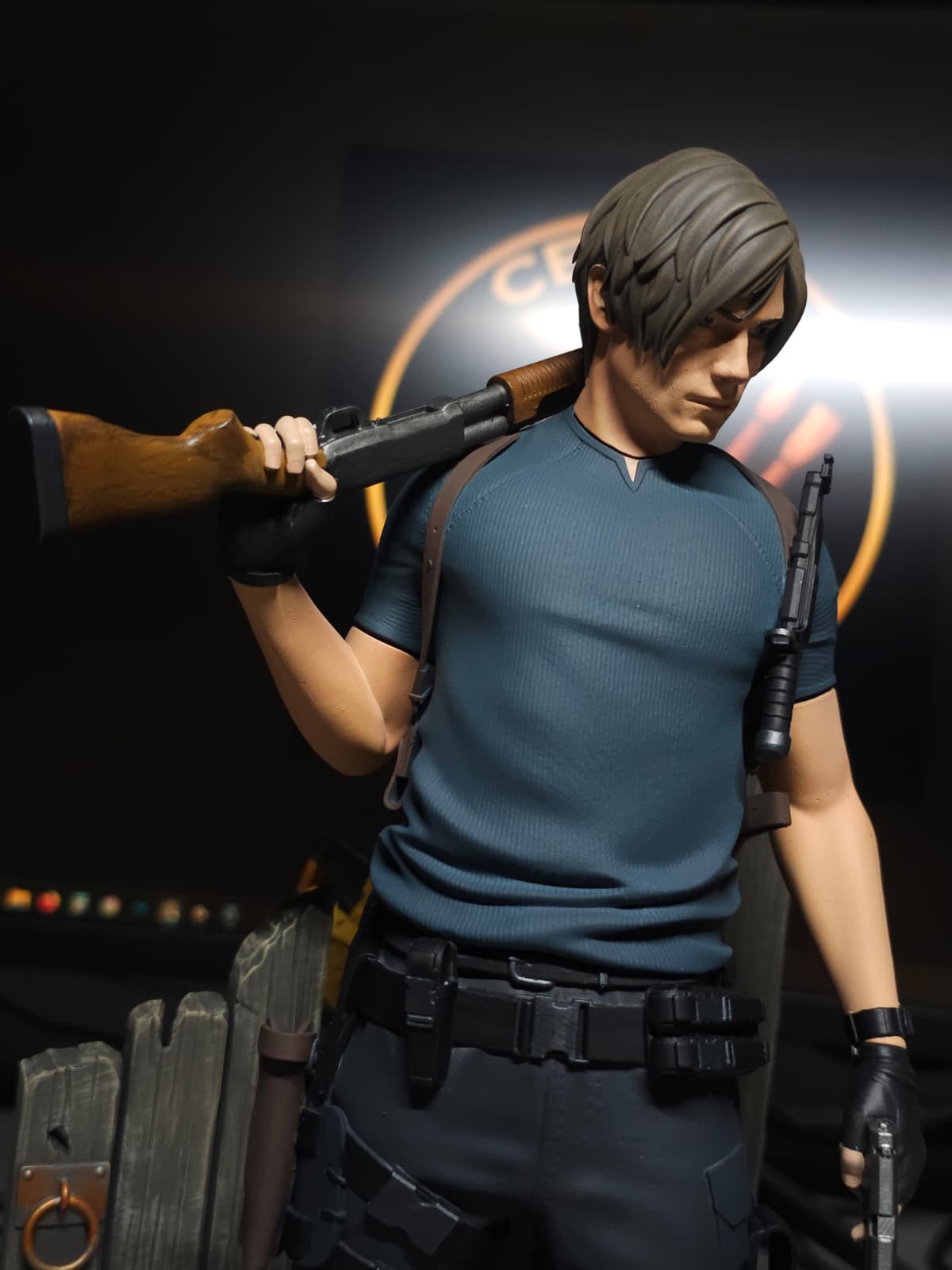 Leon Kennedy Fan Art Figurine - Resident Evil 4