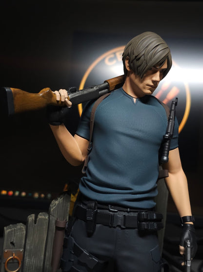 Leon Kennedy Fan Art Figurine - Resident Evil 4