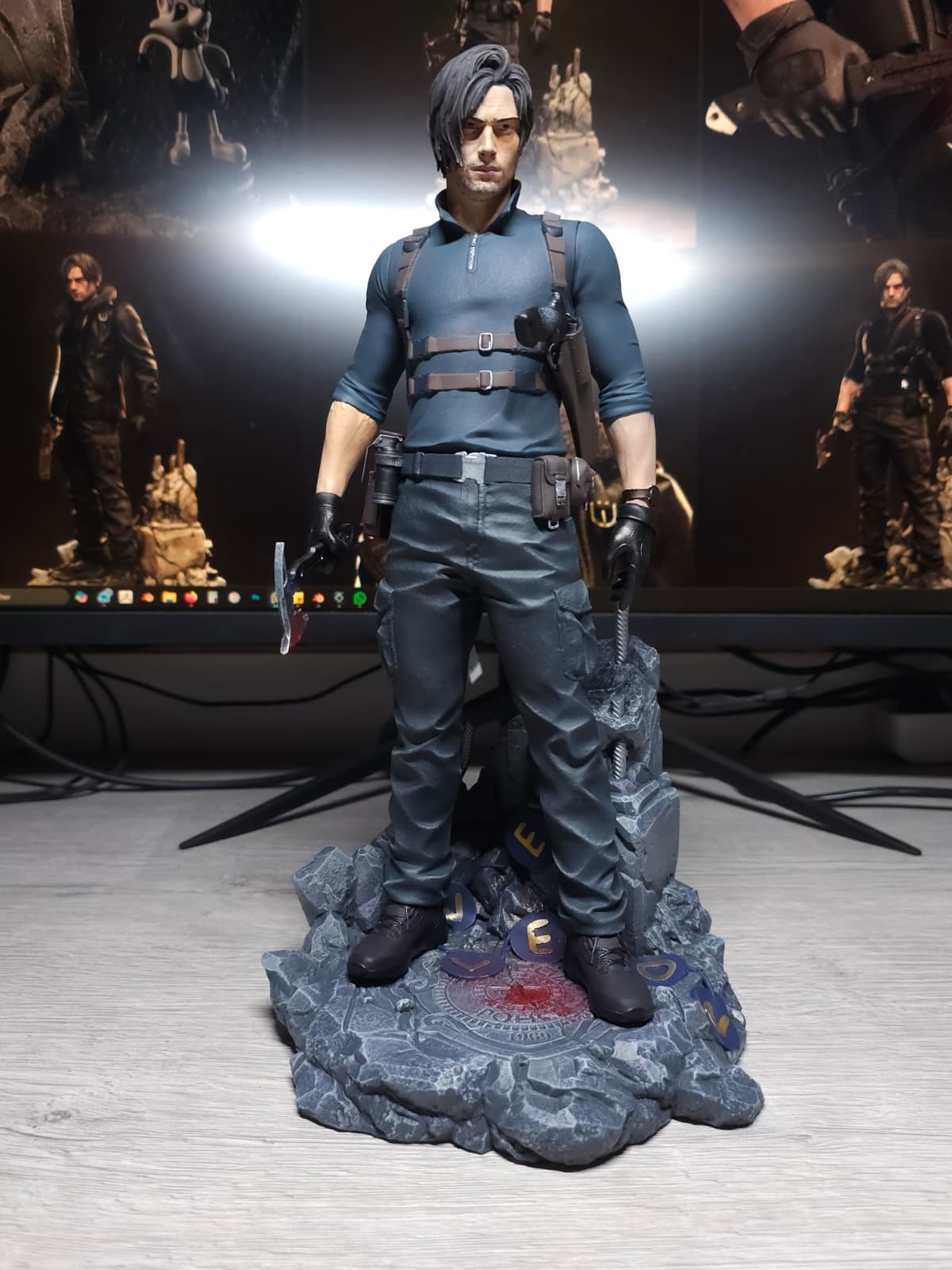 Leon Kennedy Fan Art Figurine - Resident Evil Requiem