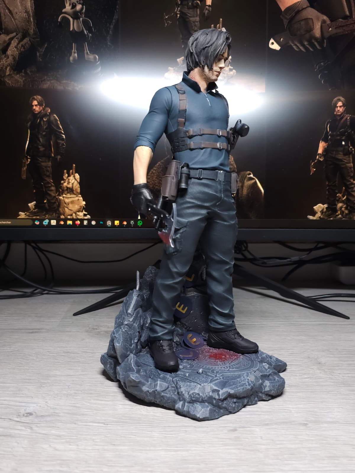 Leon Kennedy Fan Art Figurine - Resident Evil Requiem